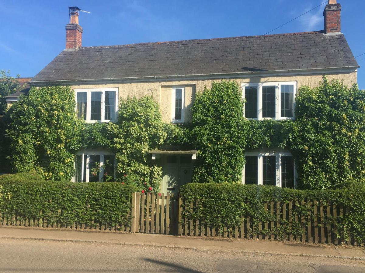 Ivy Cottage B And B Buckingham Bagian luar foto