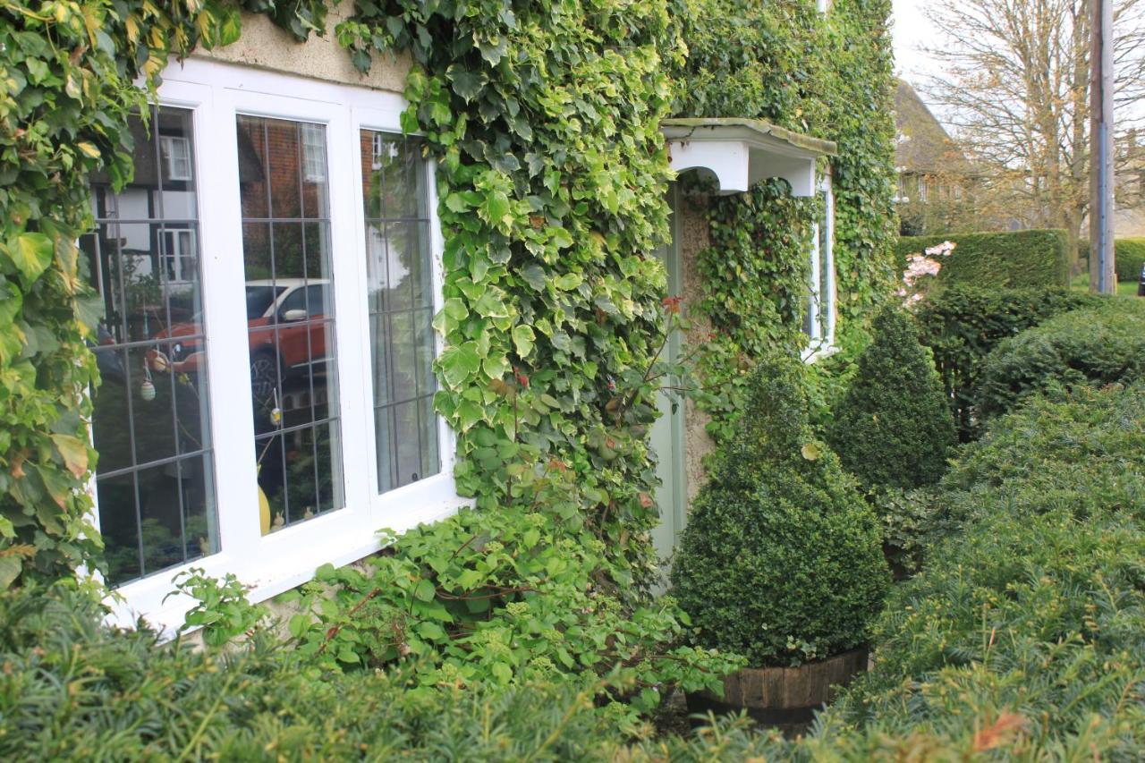 Ivy Cottage B And B Buckingham Bagian luar foto